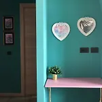 Gold-family In For 5 Guest