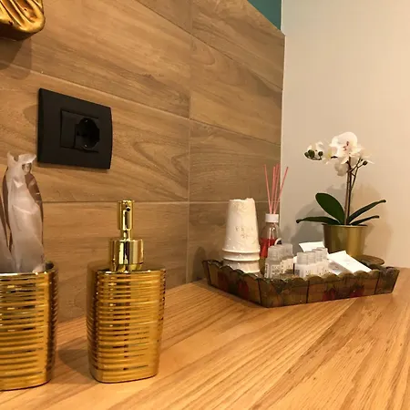 Gold-family In For 5 Guest